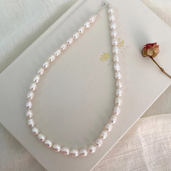 Jewelry - Freshwater pearl choker necklace